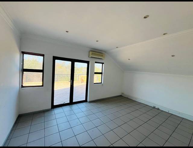 92M² OFFICE TO LET IN FOURWAYS